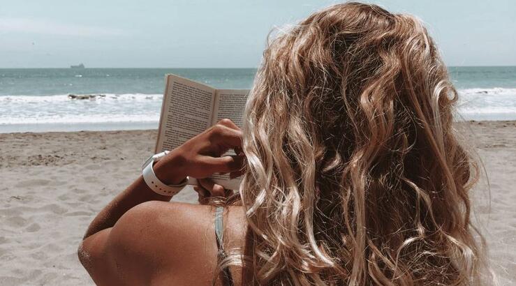Beach waves: Ο πιο εύκολος τρόπος για φυσικά κυματιστά μαλλιά
