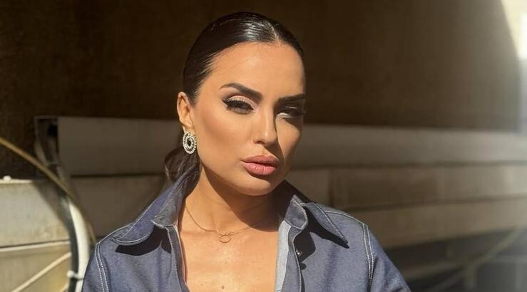 Η βόλτα της Ελπίδας Ιακωβίδου στην Αθήνα: «Το όμορφο αγόρι μου πάντα με προσέχει» [εικόνες]