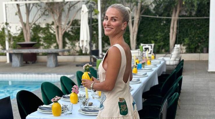 Έμιλυ Γιολίτη: Θα σου δώσει inspo με το chic hair look της για daily εμφανίσεις 