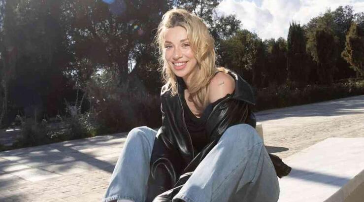 Γαρυφαλιά Καληφώνη: Έκανε french μανικιούρ στο χρώμα της σεζόν [εικόνα]