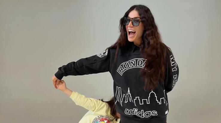 Ήβη Αδάμου: Μας δείχνει την 7χρονη κόρη της να κάνει rollers στην παιδική χαρά [βίντεο]