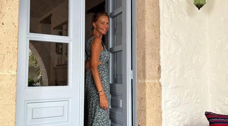 Τζένη Μπαλατσινού: Φωτογράφησε τον 4 ετών γιο της να τρέχει σε παραλία της Πάτμου 