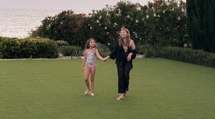 Στέλλα Σάββα: Απογευματινή βόλτα με την κόρη της Βαλέρια στον μόλο Λεμεσού [εικόνα]