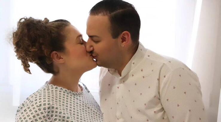 Μαυρίκιος – Ιλάειρα: Χαλαρές στιγμές με τη νεογέννητη κόρη τους στον κήπο του σπιτιού τους [βίντεο]