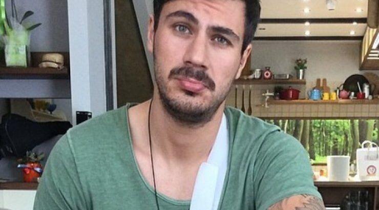 Άκης Πετρετζίκης: Η πρώτη φωτογραφία μετά το ατύχημα!(φωτό)