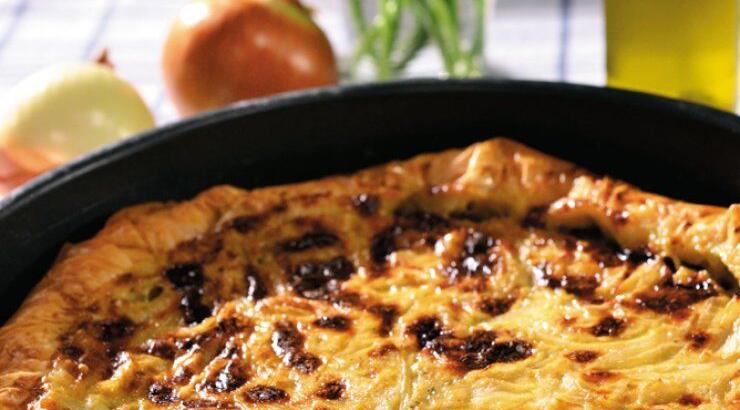 Ανοιχτή κρεμμυδόπιτα με τυριά