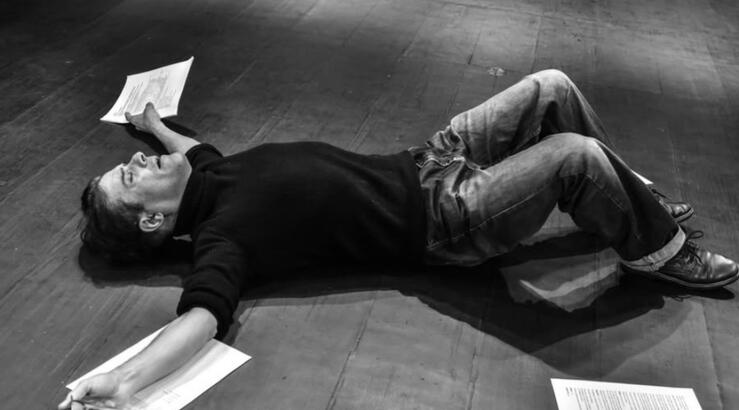 Ελλαδίτης ηθοποιός: "Πάρα πολλές φορές έχω ζητήσει δουλειά...κάνω τη γάτα, τη γυναίκα, τον καναπέ" [βίντεο]