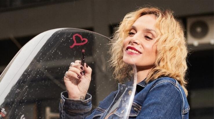 Ελεωνόρα Ζουγανέλη: Αντιδράσεις και αρνητικά σχόλια προκάλεσε η νέα της εμφάνιση [βίντεο]