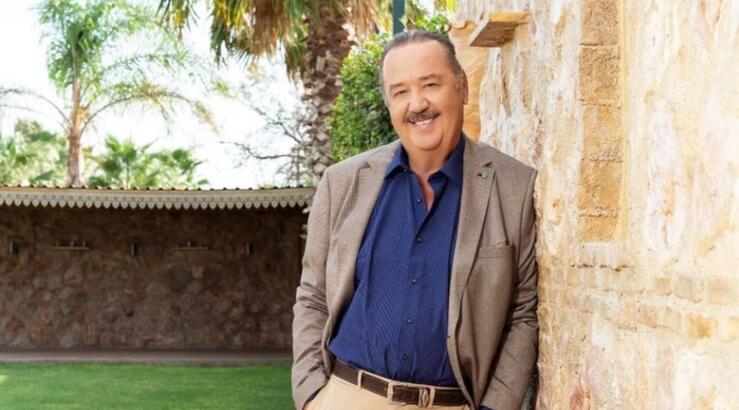 Τάσος Κωστής για τη θανούσα σύζυγό του: "Εβαλα τη φωτογραφία της πάνω στο τραπέζι και τρώμε μαζί"