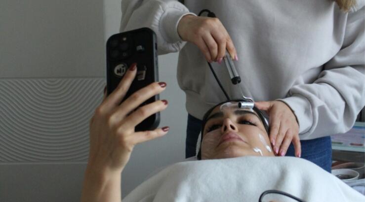 Πώς να εξαφανίσεις ένα σπυράκι πριν καν εμφανιστεί