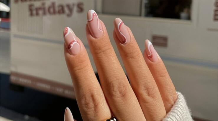 Ice cream nails: To απόλυτο καλοκαιρινό μανικιούρ που θα φορεθεί μέχρι και τον Σεπτέμβρη