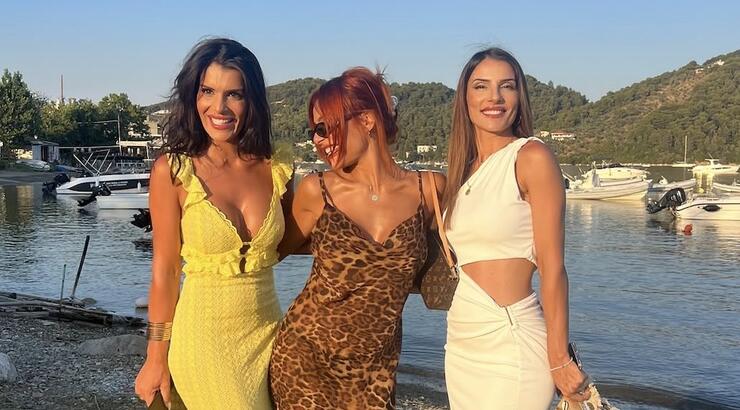 Ελευθερία Ελευθερίου: Διακοπές στη Σκιάθο με τις αδερφές της - Το sexy στιγμιότυπο