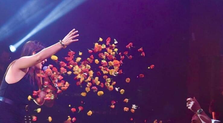 Ελληνίδα τραγουδίστρια: Οδηγούσε υπό την επήρεια αλκοόλ και της αφαίρεσαν το δίπλωμα [βίντεο]