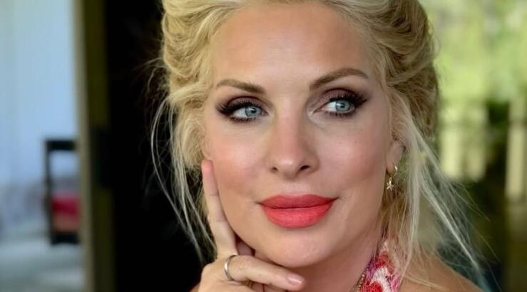 Ελένη Μενεγάκη: Με την κόρη της, Μαρίνα, χέρι - χέρι στις διακοπές τους [εικόνες]