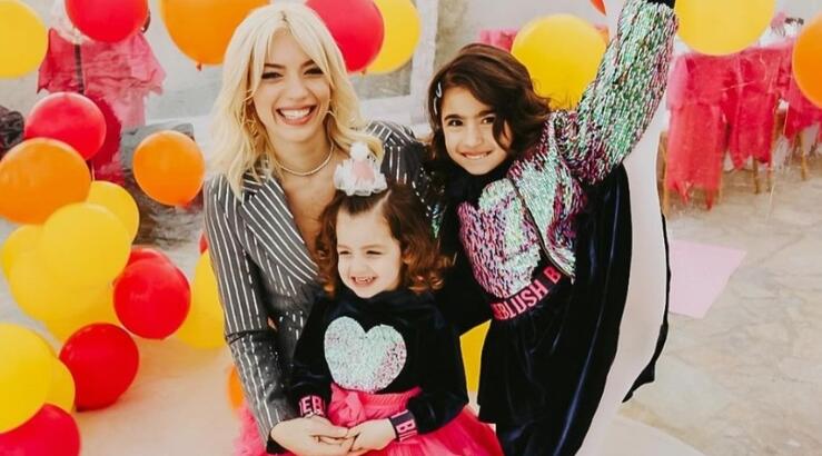 Άντρη Καραντώνη: Έβαλε για ύπνο τις κόρες της και επέστρεψαν για καληνύχτα με έναν αλλιώτικο τρόπο