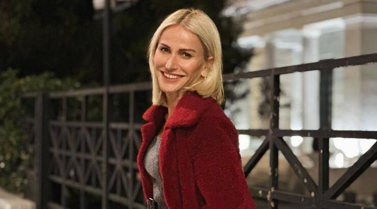 Έμιλυ Γιολίτη: Φοράει το viral shoe trend της σεζόν