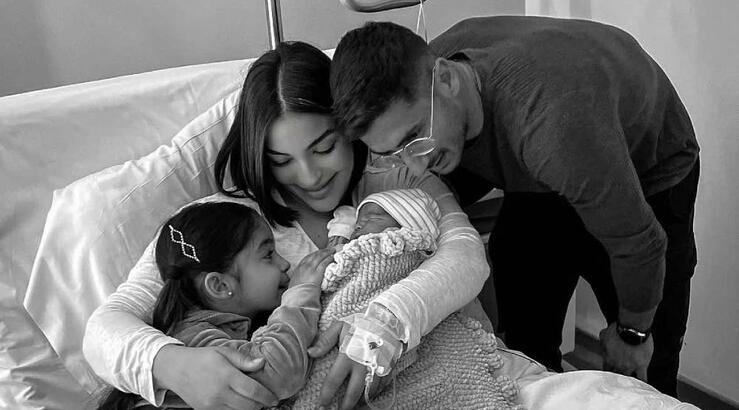 Άντρεα Νικολάου – Παναγή: Δημοσίευσε την πιο γλυκιά στιγμή με τη νεογέννητη κόρη της [εικόνα]