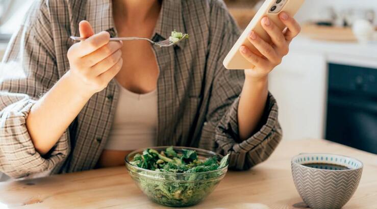 Μάθε ποιες τροφές προστατεύουν τα μάτια σου σύμφωνα με τη nutritionist 