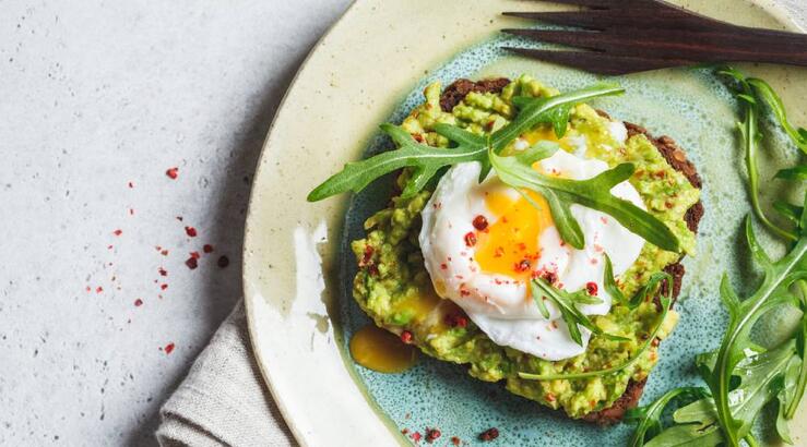 Τι ώρα πρέπει να τρως πρωινό για σωστό μεταβολισμό;