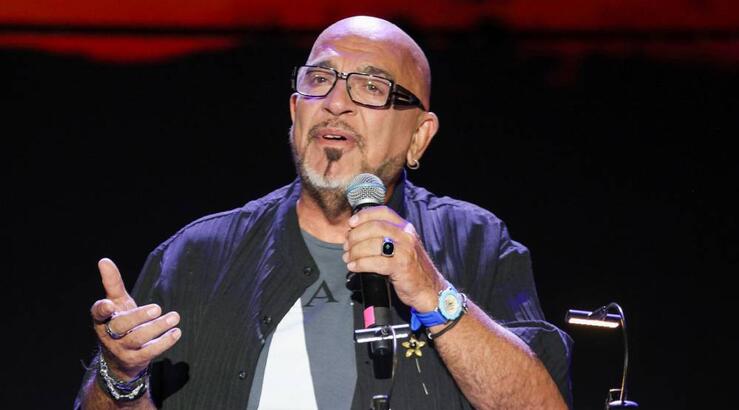 Ζουγανέλης: Η συγκίνησή του συνοδεύοντας την κόρη του Μαχαιρίτσα ως νύφη στην εκκλησία [βίντεο]