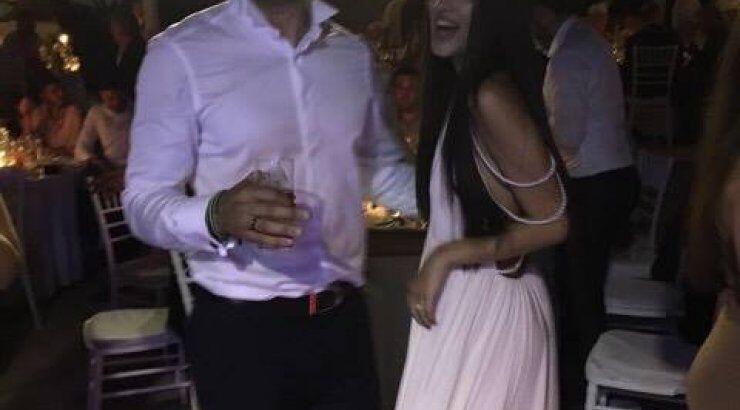 Δείτε το ζεϊμπέκικο που χόρεψε ο Γιώργος Μερκής στο γάμο σε τραγούδι που του το αφιέρωσε η γυναίκα της ζωής του