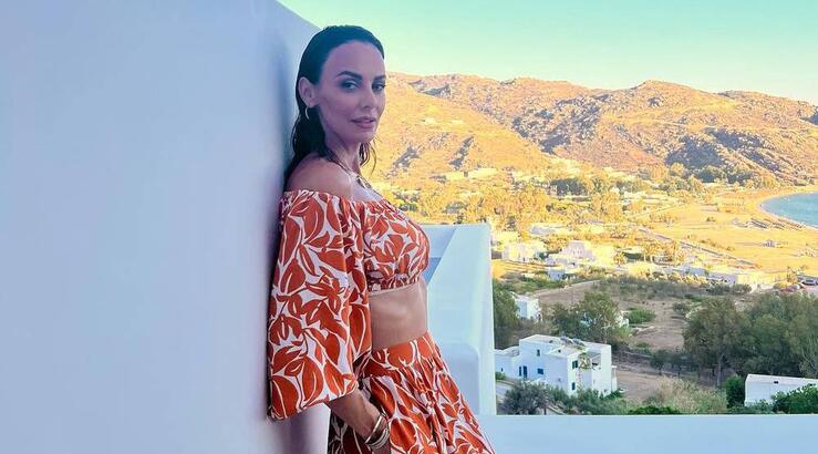 Μπέττυ Μαγγίρα: Matchy-matchy με τις κόρες της στις διακοπές τους [εικόνες]