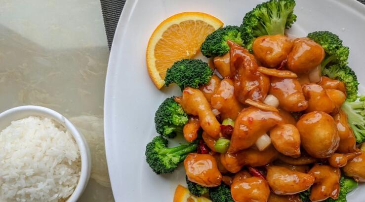 Η Χρύσω Λέφου φτιάχνει εύκολα και γρήγορα Κοτόπουλο με πορτοκάλι [βίντεο]