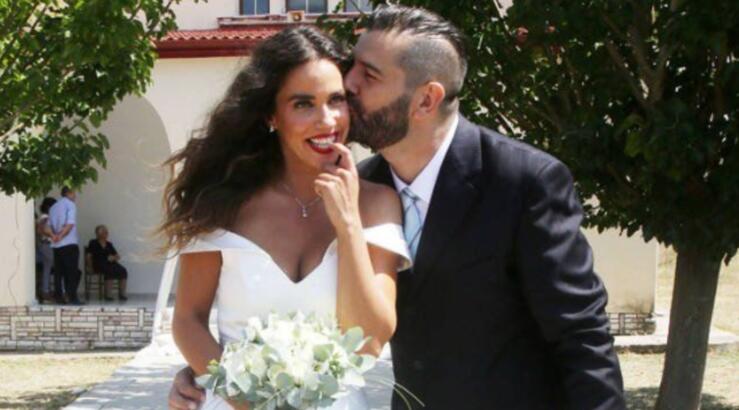 Κατερίνα Στικούδη: "Στο γάμο μου εγώ οδήγησα και πήγα τον εαυτό μου στην εκκλησία"