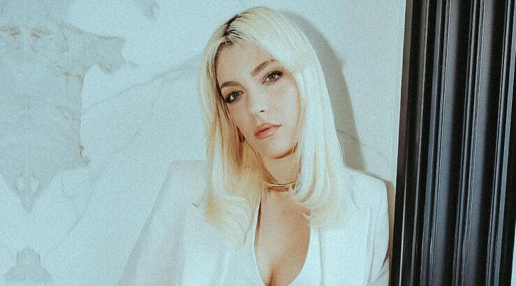 Άντρη Καραντώνη: Υιοθέτησε το διαχρονικό χρώμα στο μανικιούρ που δείχνει πάντα κομψό