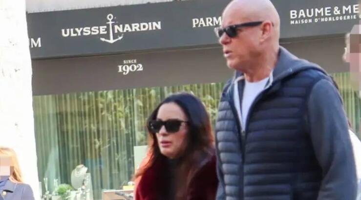 Ελπίδα Ιακωβίδου – Τζώνη Καλημέρης: Η βόλτα τους στο κέντρο της Αθήνας [εικόνες]