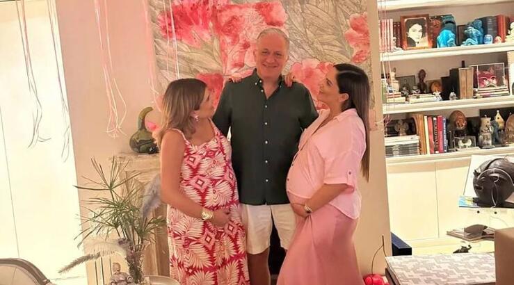 Νίκος Τορναρίτης: Αγκαλιά με τις δύο νεογέννητες εγγονές του [εικόνα]