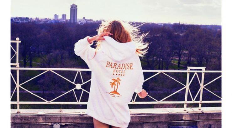 Το Topshop πάει διακοπές με τους σταρ