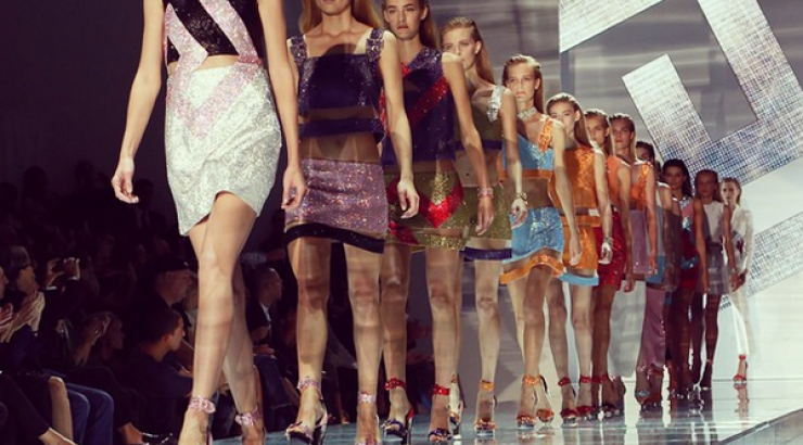 Το fashion show του Versace στο MFW [Εικόνες]