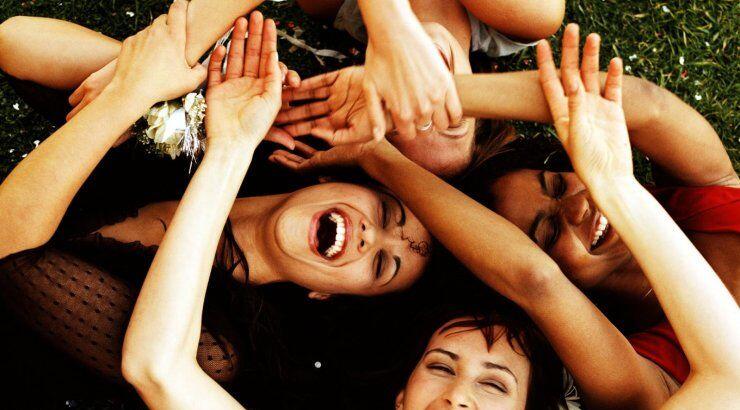 Το γέλιο «ανοίγει» τους ανθρώπους