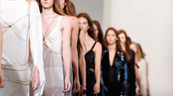 Calvin Klein S/S16: Η Kendall, η Zoe και η αιθέρια συλλογή 