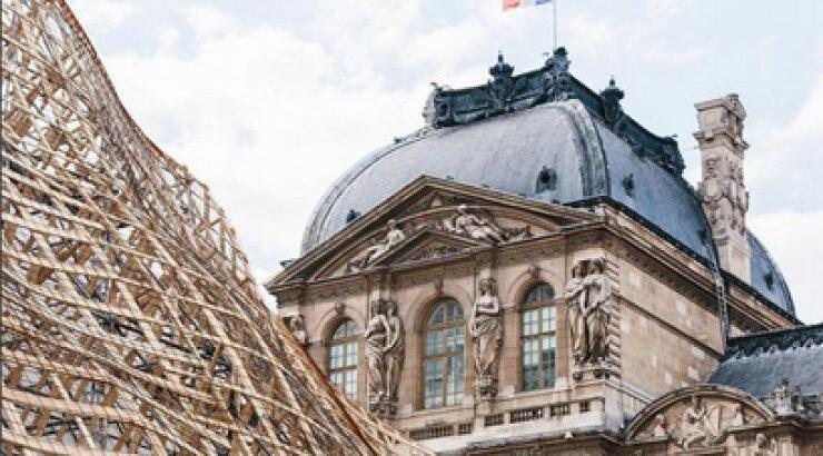 Μία ματιά στο εντυπωσιακό στήσιμο του ντεφιλέ του Οίκου Dior 