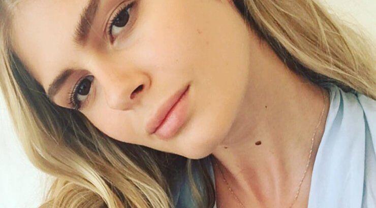 Η Αμαλία Κωστοπούλου φωτογραφίζεται με μαγιό για νέα καμπάνια γνωστού brand  