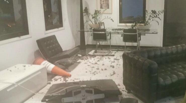 Άνανδρη επίθεση στο κανάλι ΣΙΓΜΑ: Διαδηλωτές εισέβαλαν και τα έσπασαν όλα [εικόνες]