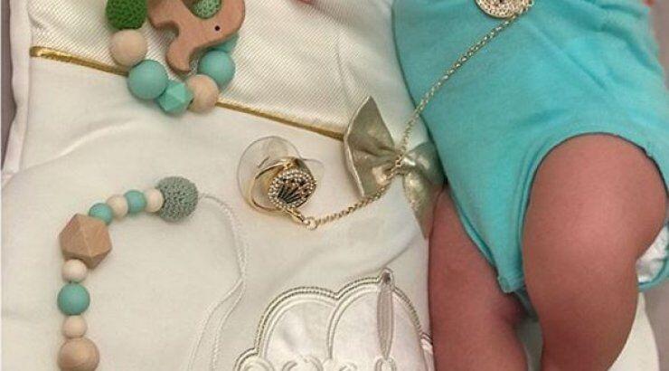 Επώνυμη Ελληνίδα μας έδειξε τον νεογέννητο γιο της!