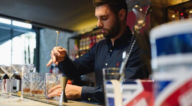 Ο Παύλος Ασλανίδης στέφθηκε νικητής του κυπριακού τελικού του διεθνούς διαγωνισμού για bartenders, Beefeater MIXLDN 7