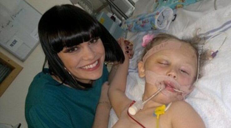 Πασίγνωστη τραγουδίστρια ξύπνησε από κώμα 6χρονο κοριτσάκι