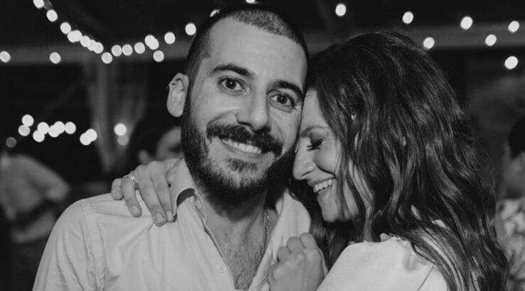 Χαραλάμπους - Δραγούμη: Φωτογραφίζονται με τον γιο τους μέσα στη θάλασσα με φόντο το ηλιοβασίλεμα [εικόνες]