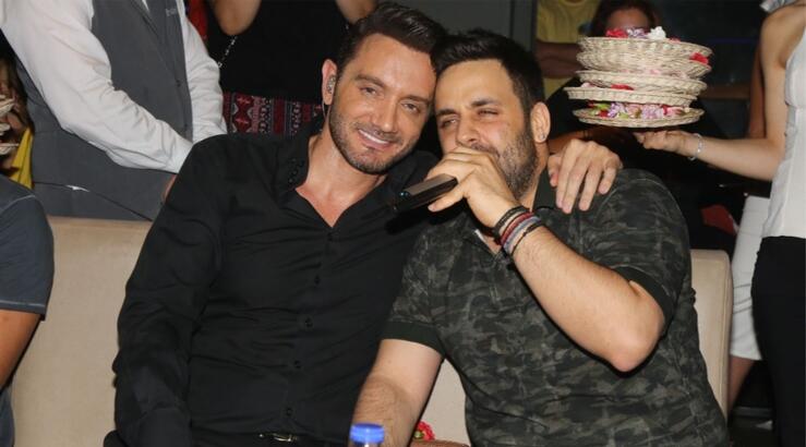 Γιαννιάς - Μενιδιάτης: "Σφάχτηκαν" στο μαγαζί για το ποιος θα τραγουδάει πιο πολύ [βίντεο]