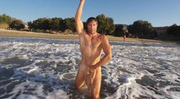 Στράτος Τζώρτζογλου: "Φωτογράφηση έκανα, γι αυτό γδύθηκα"