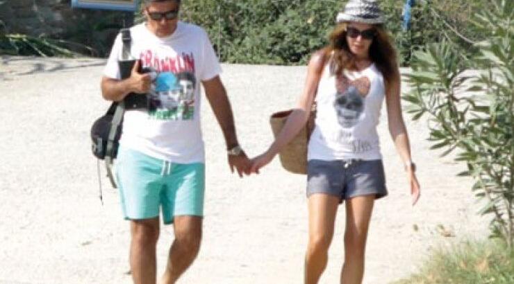 Γιατί η Στεφανίδου μιλάει συνέχεια για την ερωτική της ζωή με τον Ευαγγελάτο;