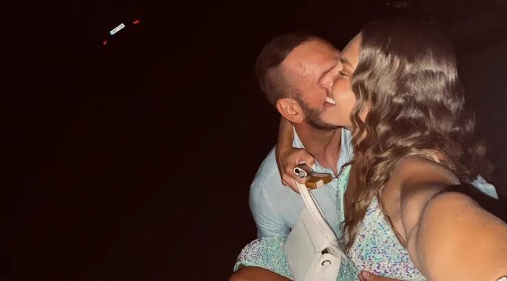 Οι πρώτες τρυφερές εικόνες της πολυσυζητημένης Ελληνίδας και του «πρίγκιπα του κοτόπουλου»