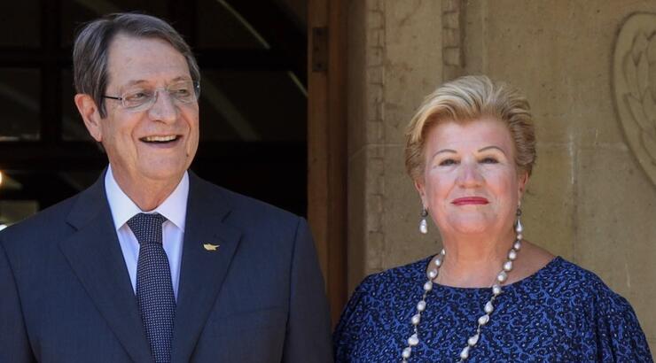 Nίκος και Άντρη Αναστασιάδη: Διασκέδασαν στη Λεμεσό με τον Λευτέρη Πανταζή [βίντεο]