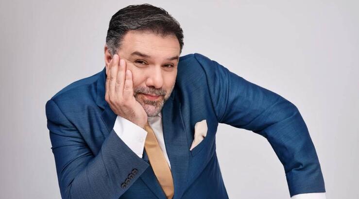 Γρηγόρης Αρναούτογλου: Ποζάρει με τον πατέρα του σε ένα σπάνιο στιγμιότυπο 