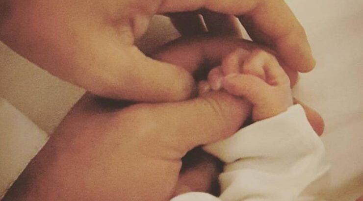 Ποια επώνυμη Κύπρια έγινε μανούλα;  