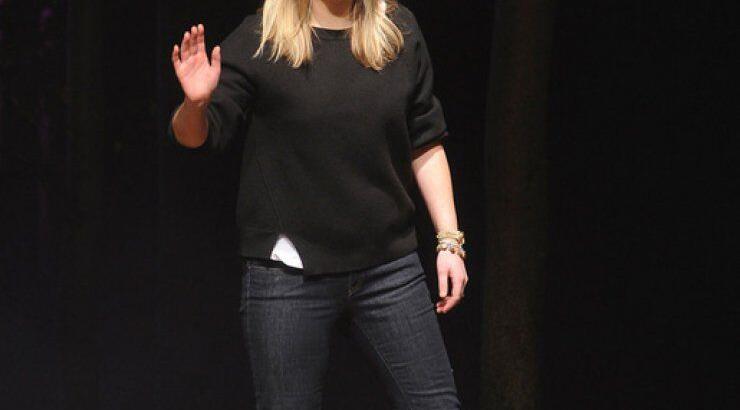 Ο οίκος Alexander McQueen μπαίνει στο παλάτι